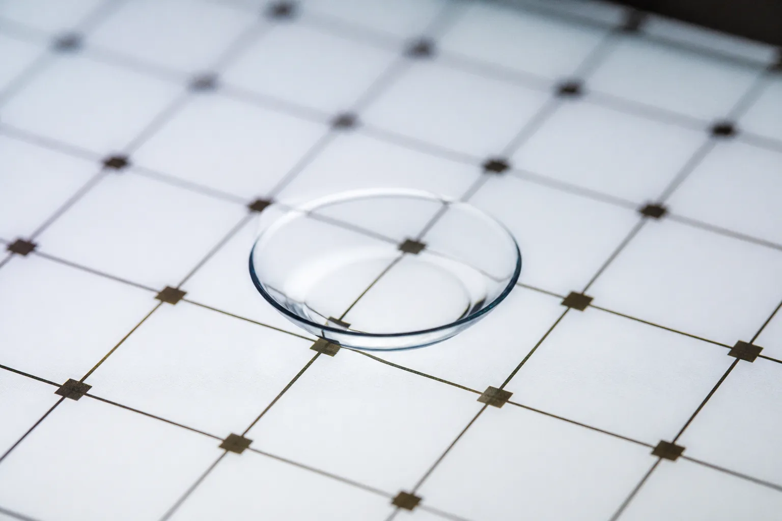 Lentillas para frenar la miopía: ¿realidad o marketing?